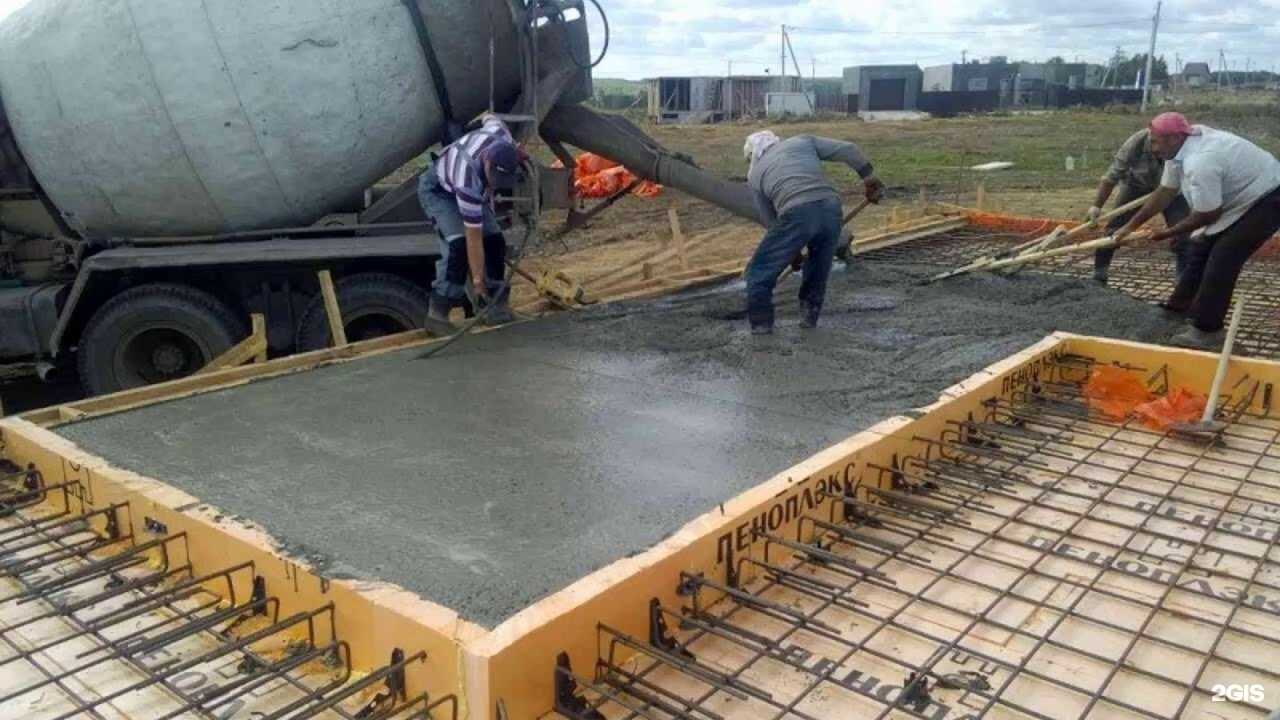 Стоимость заливки фундамента: за куб, вручную, расценки и особенности процедуры