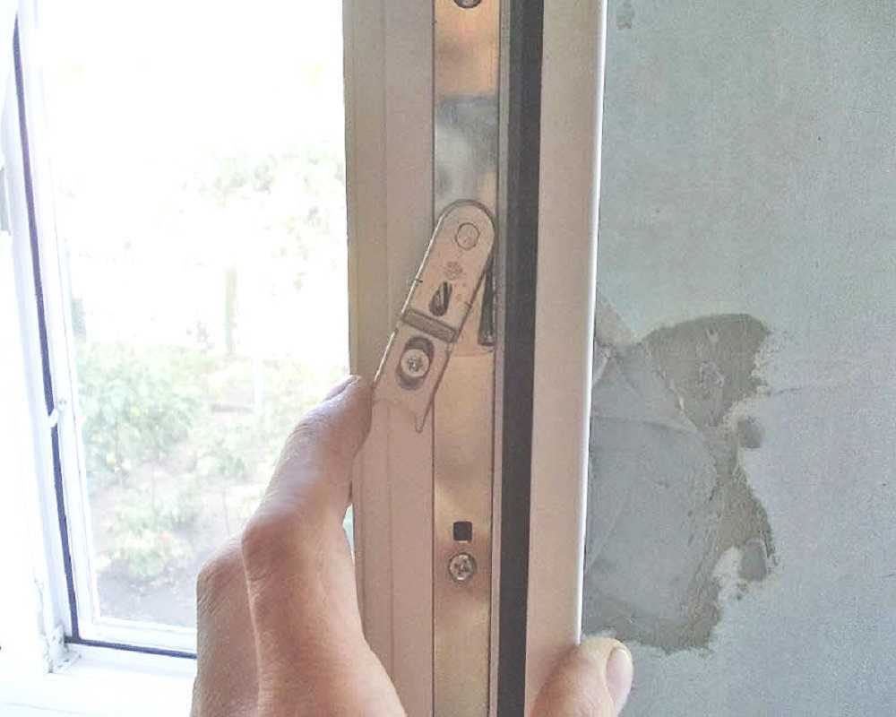 Не закрывается деревянное окно что делать?