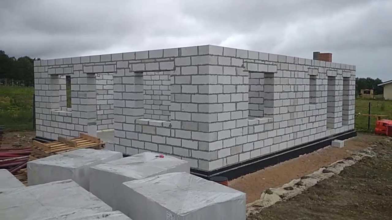 Какой фундамент лучше для дома из газобетона: мелкозаглубленный ленточный для одноэтажного, какая нужна ширина, выбор глубины