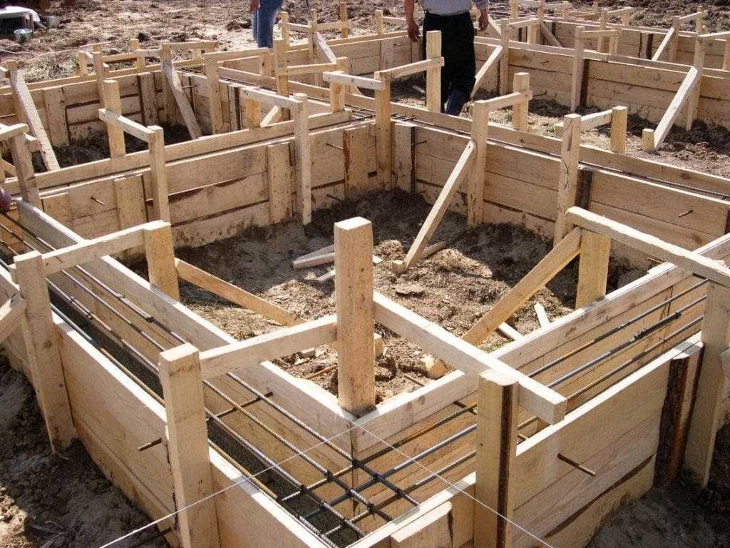 Свайный фундамент: виды, плюсы и минусы, расчет и пошаговое устройство своими руками