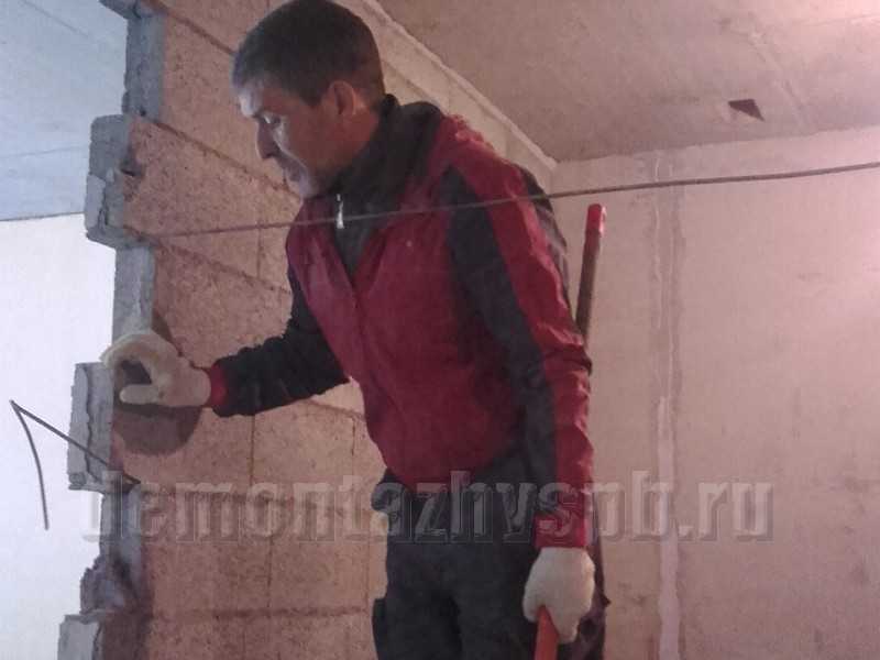 Демонтаж перегородок из пеноблоков: особенности выполнения работ