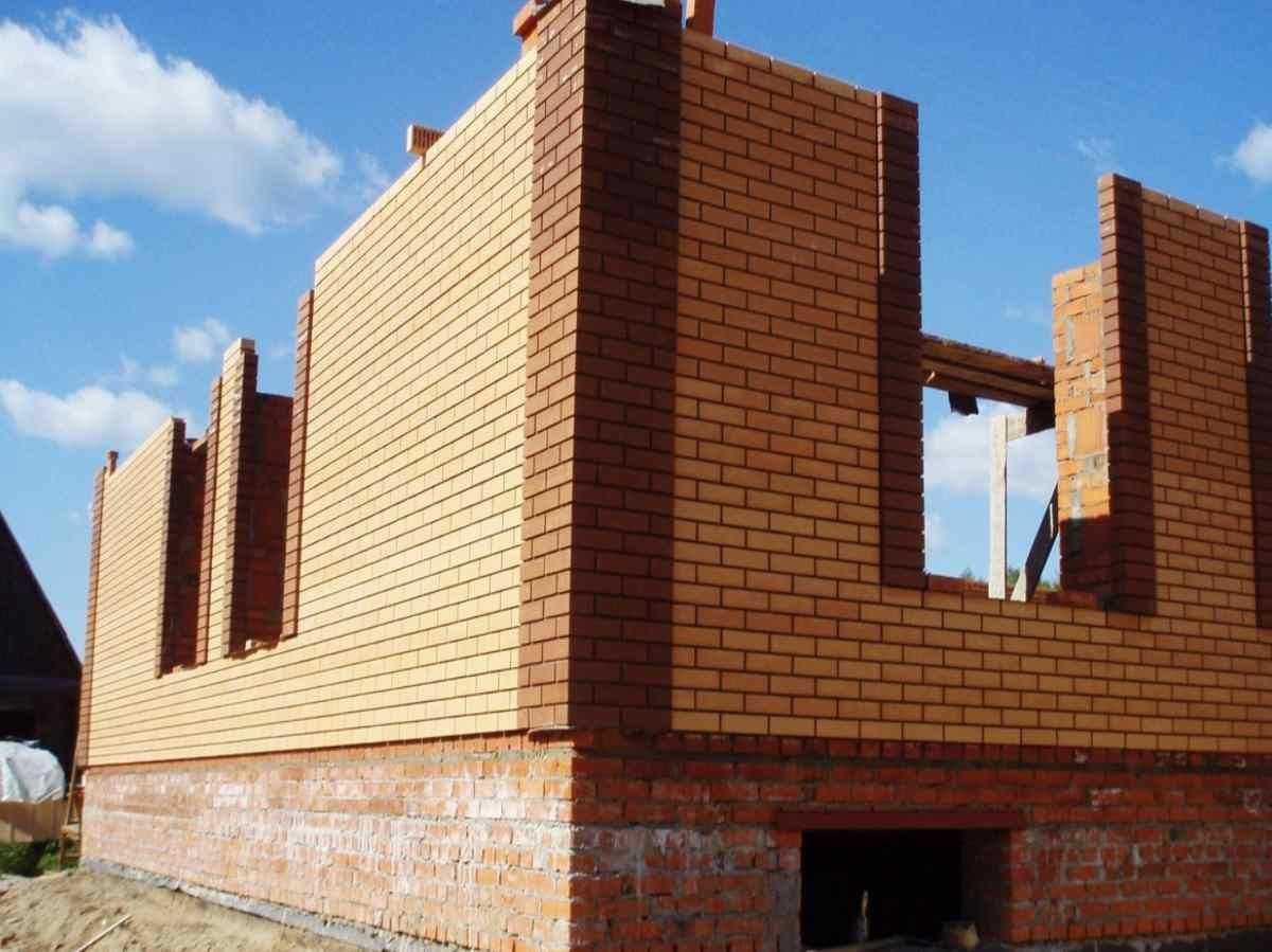 Ленточный фундамент под кирпичный дом (одноэтажный), беседку из кирпича с мангалом: каким должен быть, как построить?