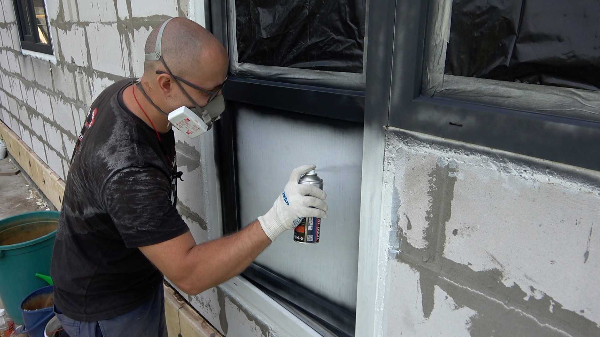 Узнайте, можно ли делать покраску пластиковых окон Чем произвести окраску ПВХ-рам, как это произвести своими руками Покрывают ли уже установленные конструкции А также плюсы и минусы крашенных профилей, цена материалов и работы