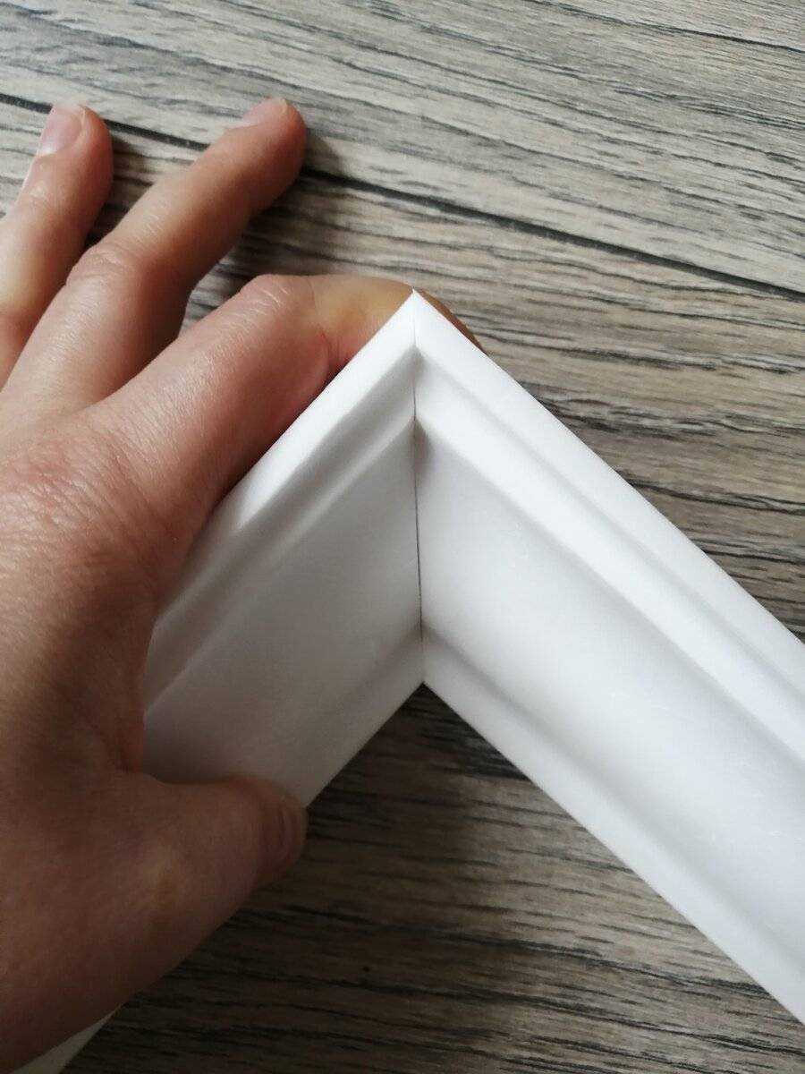 Потолочный молдинг (плинтус)
